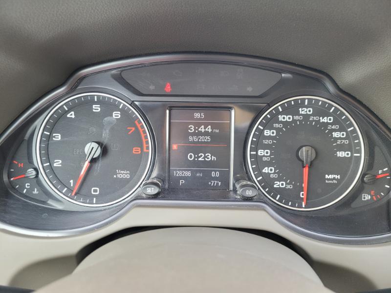 Audi Q5  2011 Audi Q5  2011
