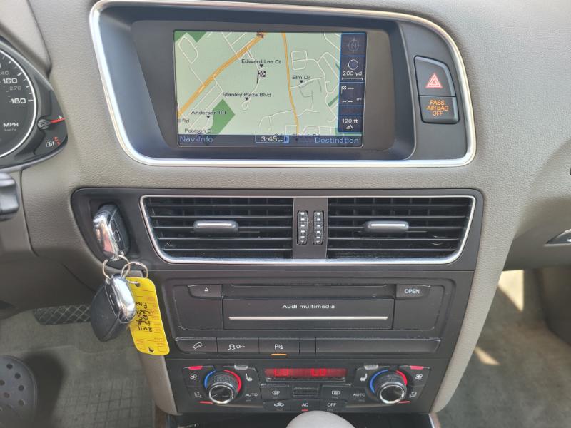 Audi Q5  2011 Audi Q5  2011