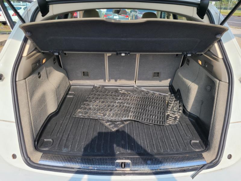 Audi Q5  2011 Audi Q5  2011