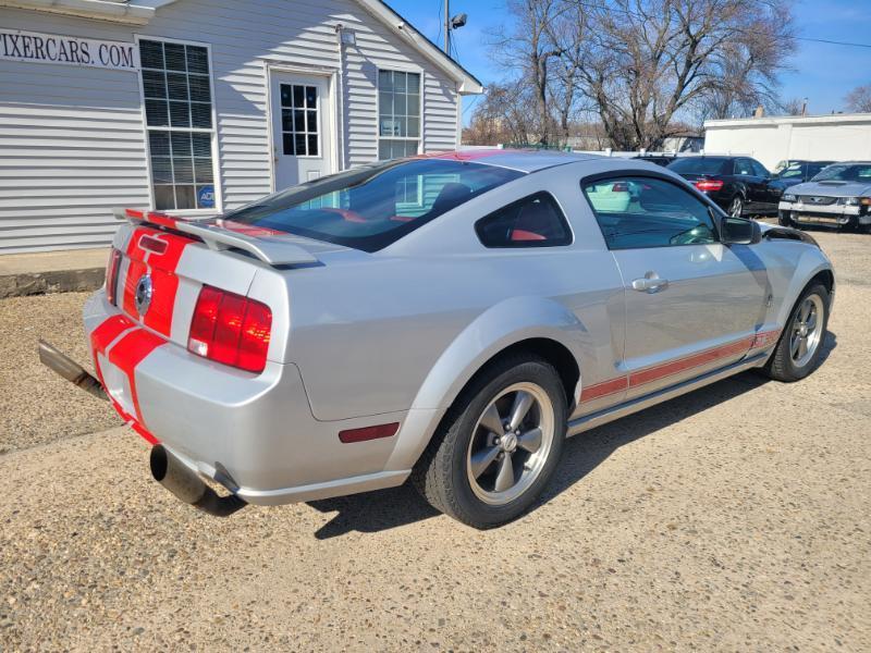 Ford Mustang  2005