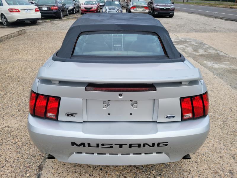 Ford Mustang  2004