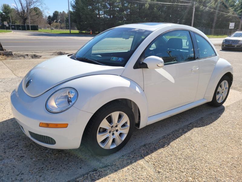 Volkswagen New Beetle  2010