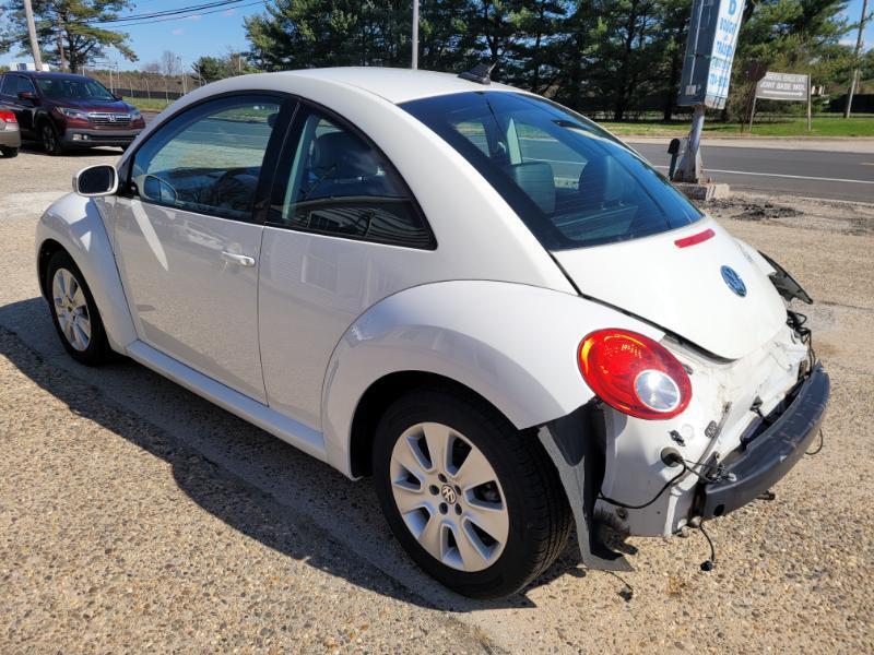 Volkswagen New Beetle  2010