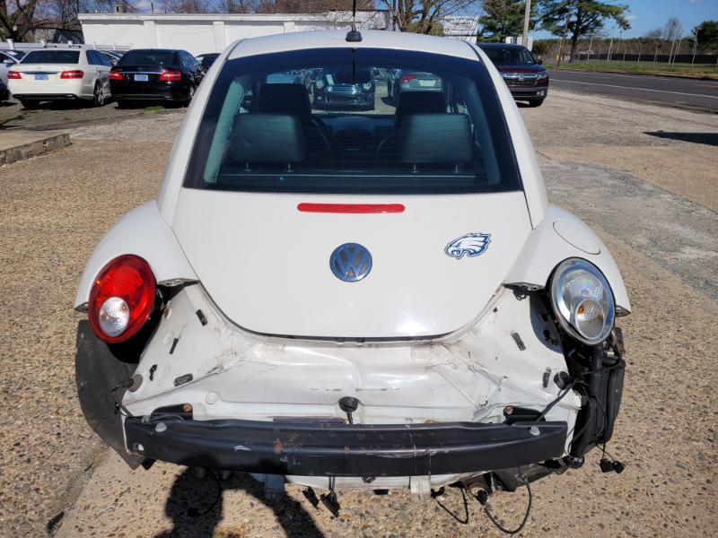 Volkswagen New Beetle  2010