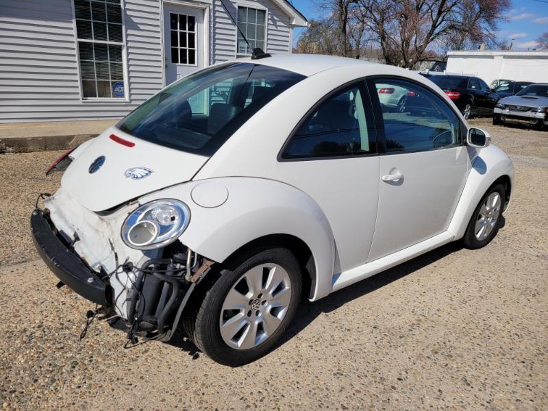 Volkswagen New Beetle  2010
