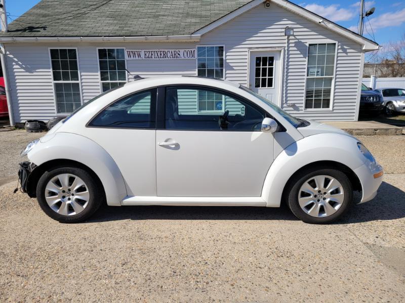 Volkswagen New Beetle  2010