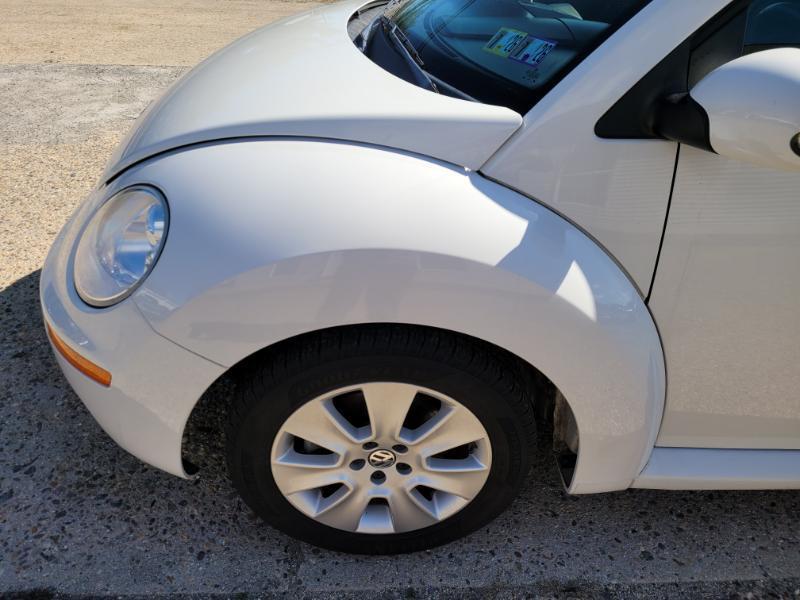 Volkswagen New Beetle  2010