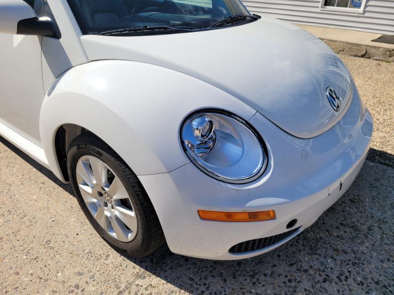 Volkswagen New Beetle  2010