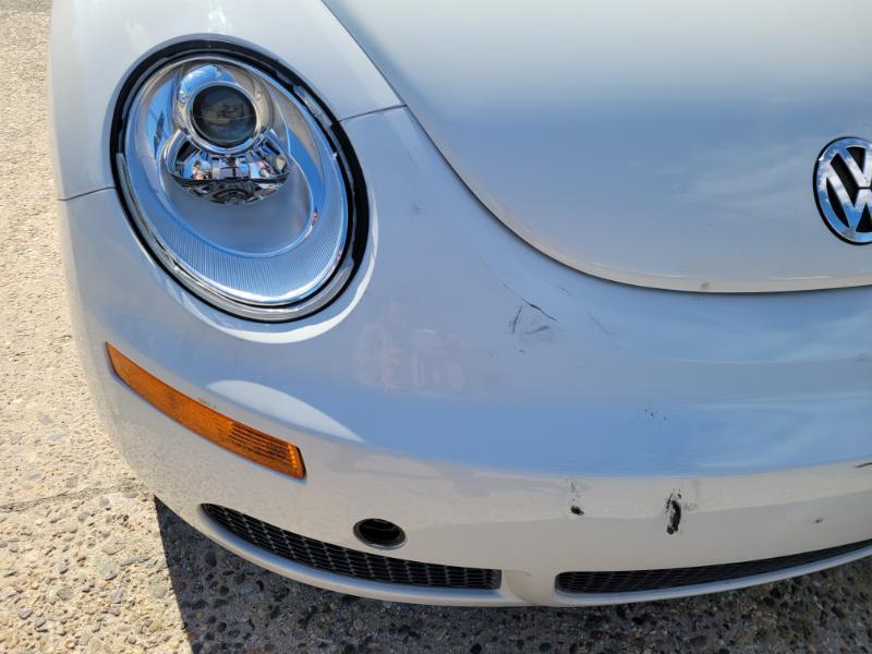 Volkswagen New Beetle  2010