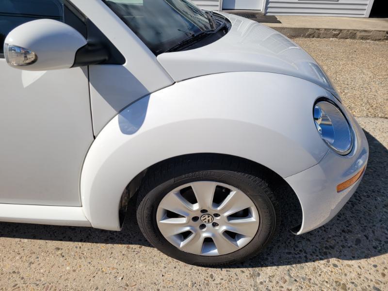 Volkswagen New Beetle  2010
