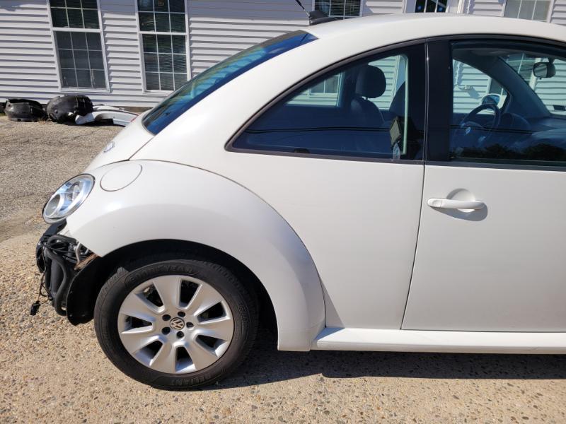 Volkswagen New Beetle  2010