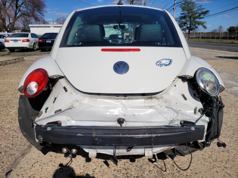 Volkswagen New Beetle  2010