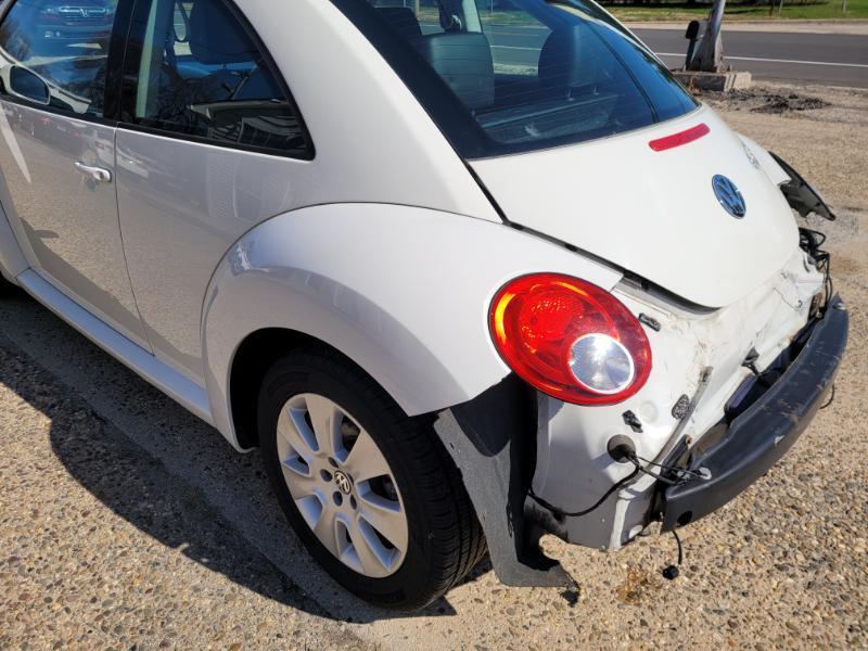 Volkswagen New Beetle  2010