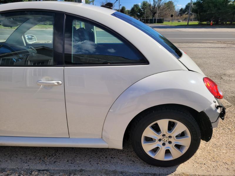 Volkswagen New Beetle  2010