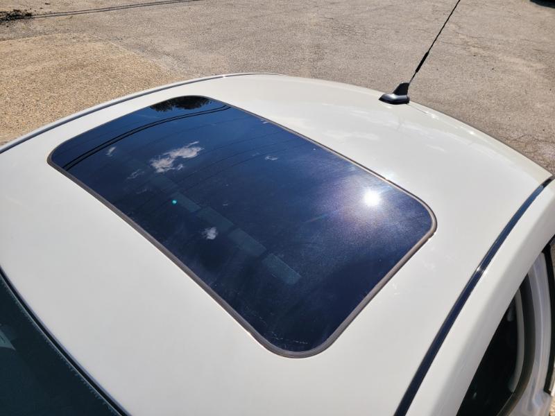 Volkswagen New Beetle  2010