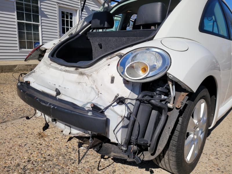 Volkswagen New Beetle  2010