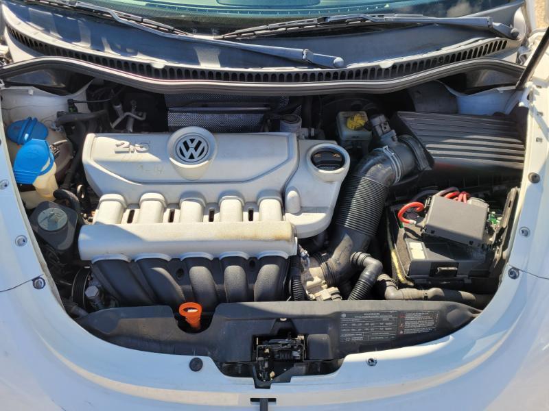 Volkswagen New Beetle  2010