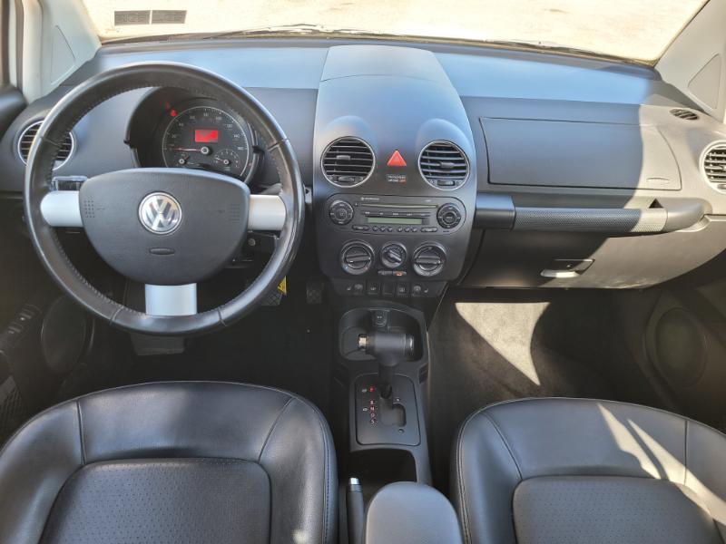 Volkswagen New Beetle  2010