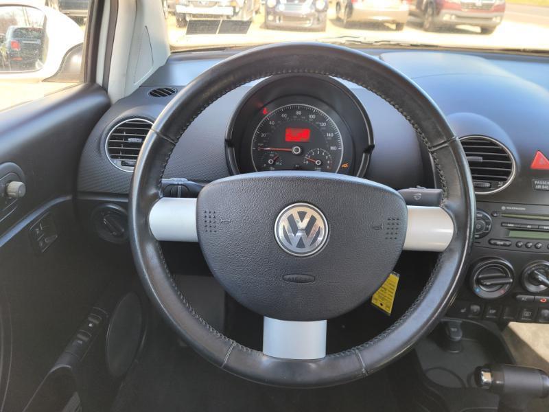 Volkswagen New Beetle  2010