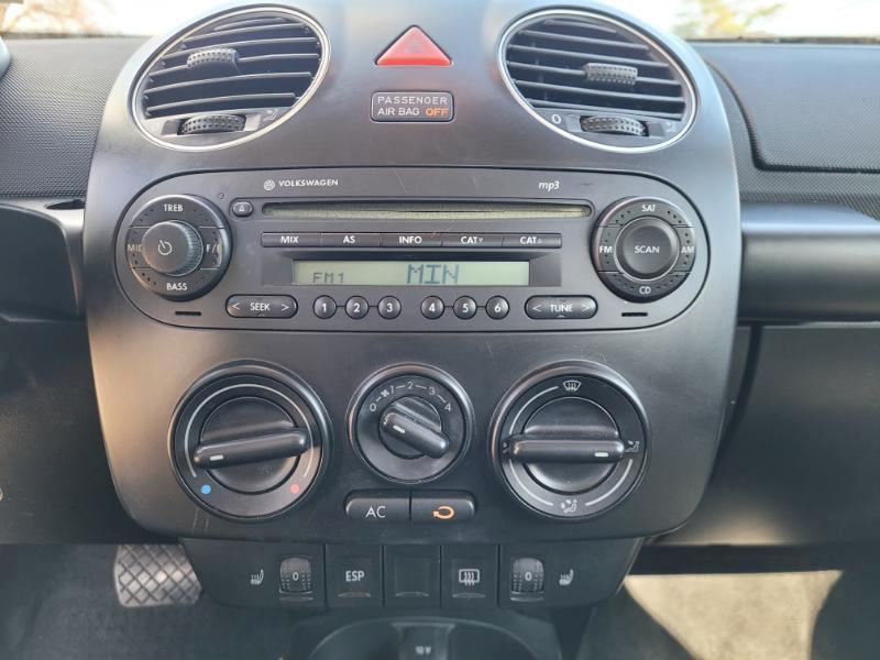 Volkswagen New Beetle  2010