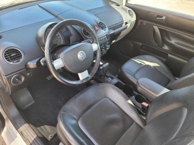 Volkswagen New Beetle  2010