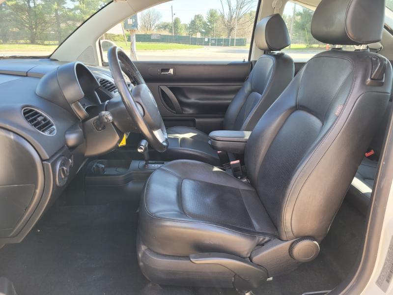 Volkswagen New Beetle  2010