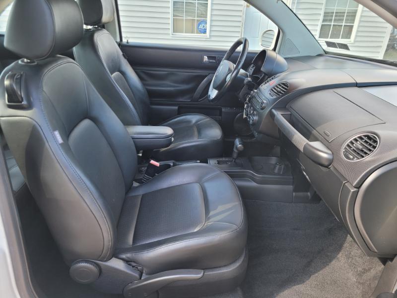 Volkswagen New Beetle  2010