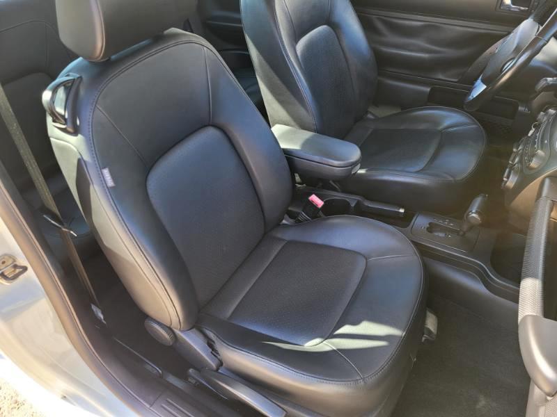 Volkswagen New Beetle  2010