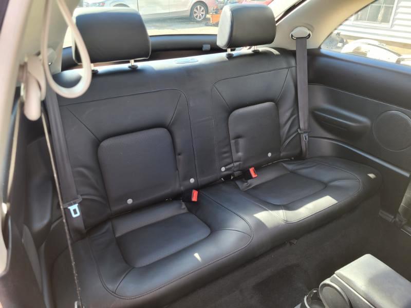 Volkswagen New Beetle  2010