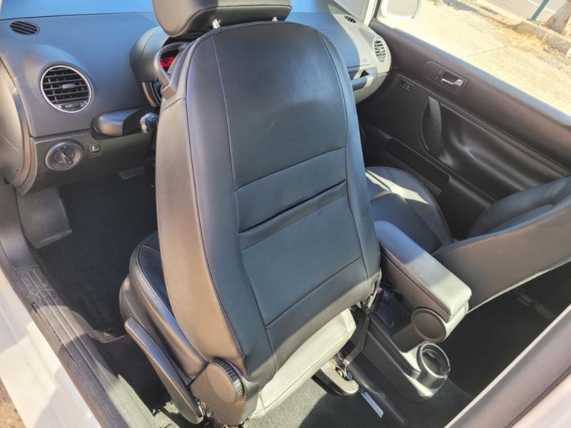 Volkswagen New Beetle  2010