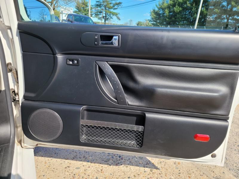 Volkswagen New Beetle  2010