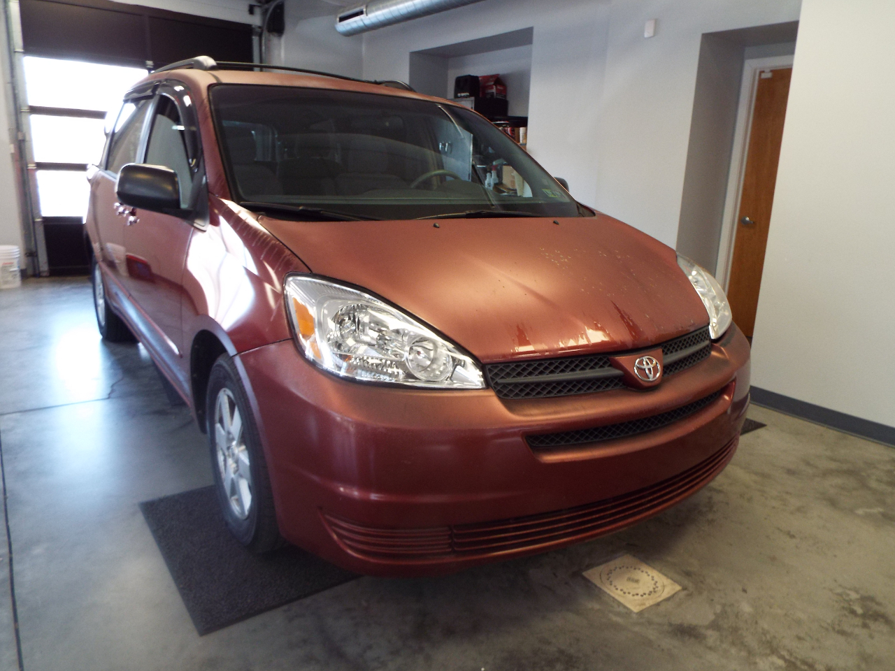 2004 Toyota Sienna LE - 7 Passenger