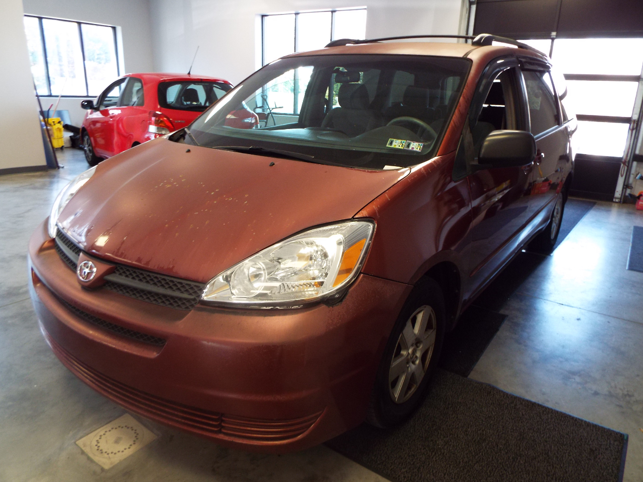 Toyota Sienna LE - 7 Passenger 2004