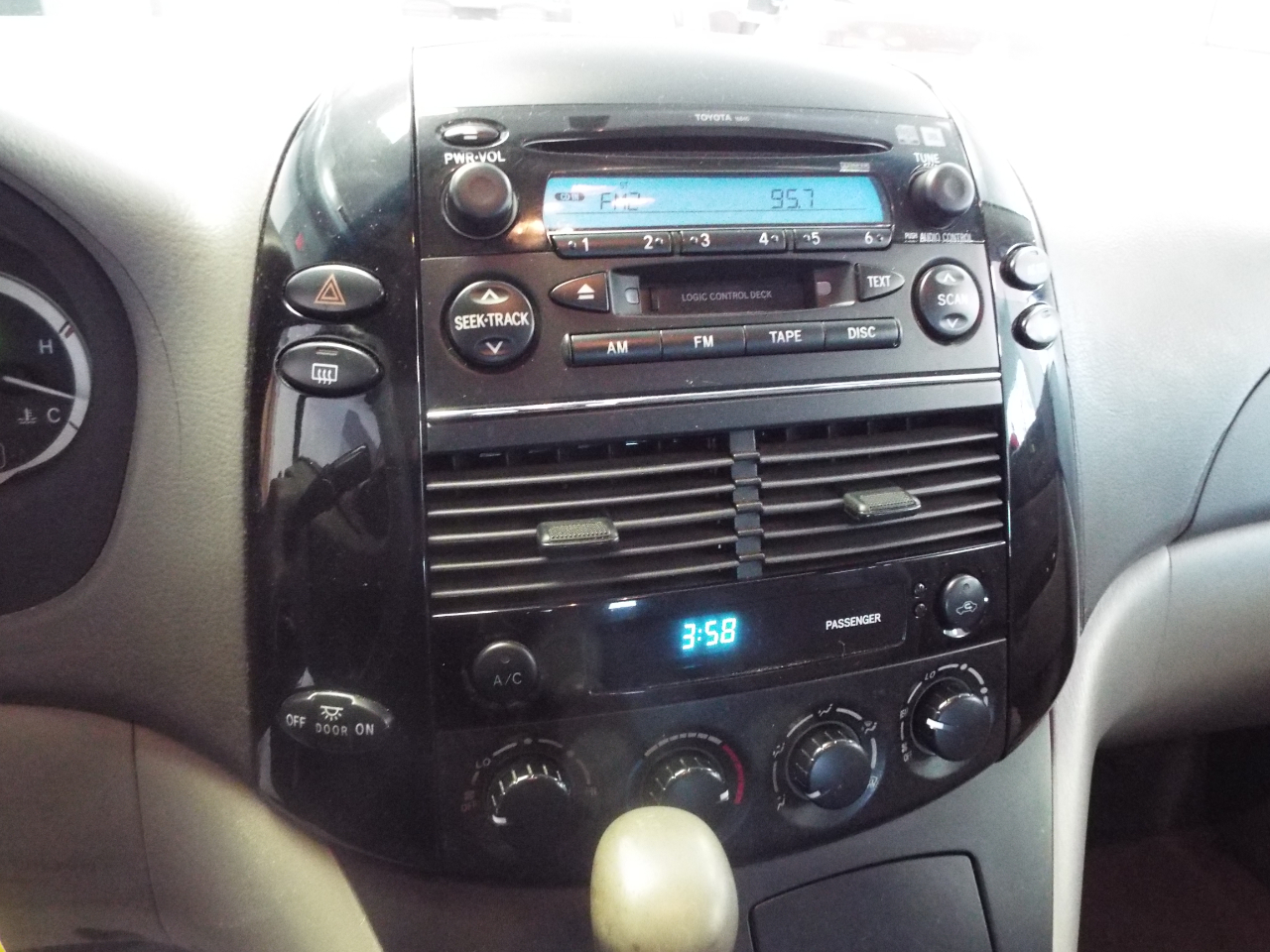 Toyota Sienna LE - 7 Passenger 2004