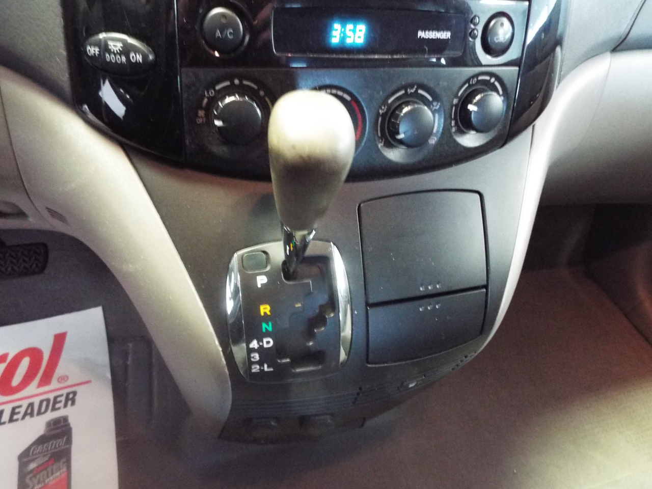 Toyota Sienna LE - 7 Passenger 2004