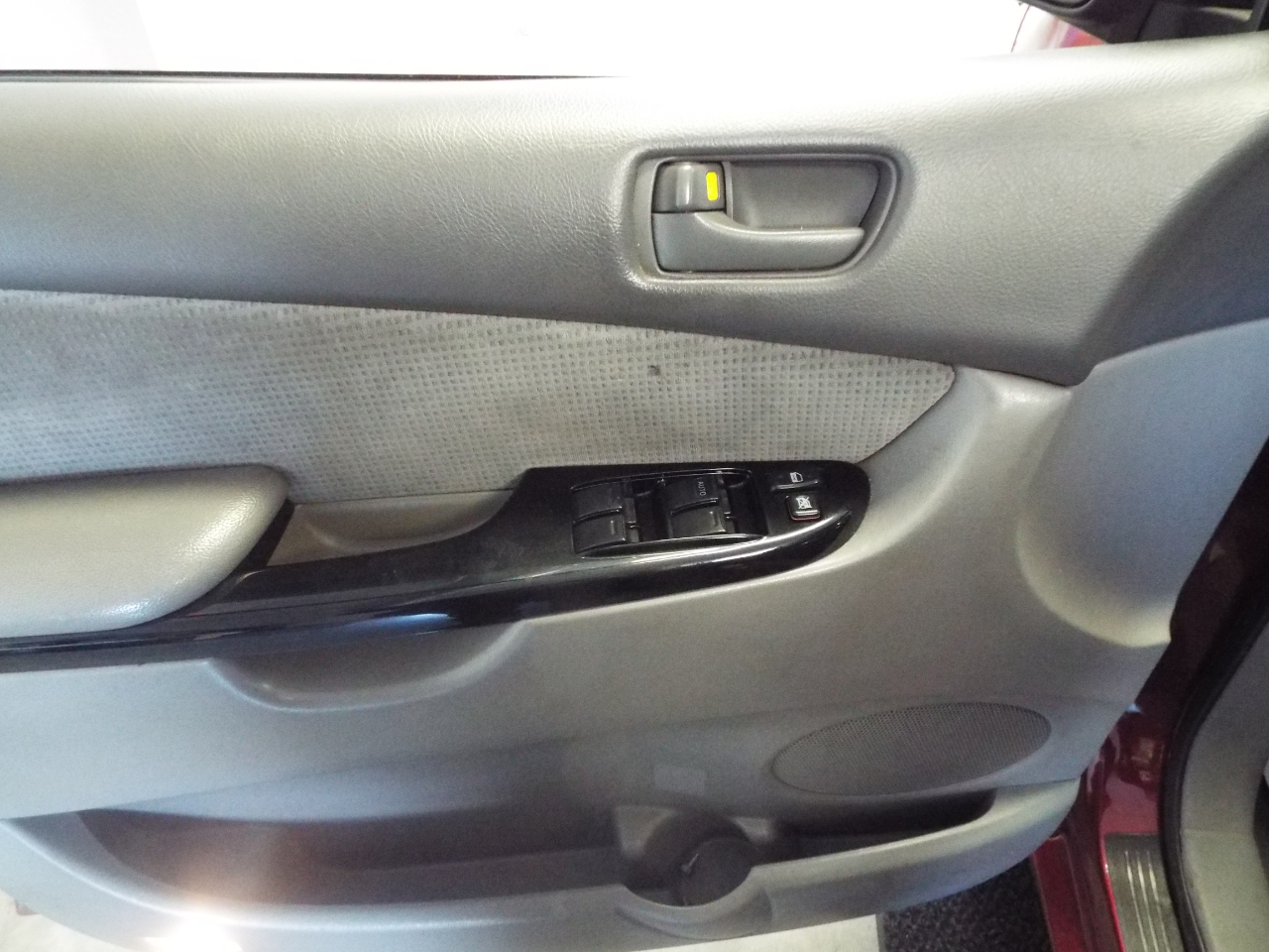 Toyota Sienna LE - 7 Passenger 2004