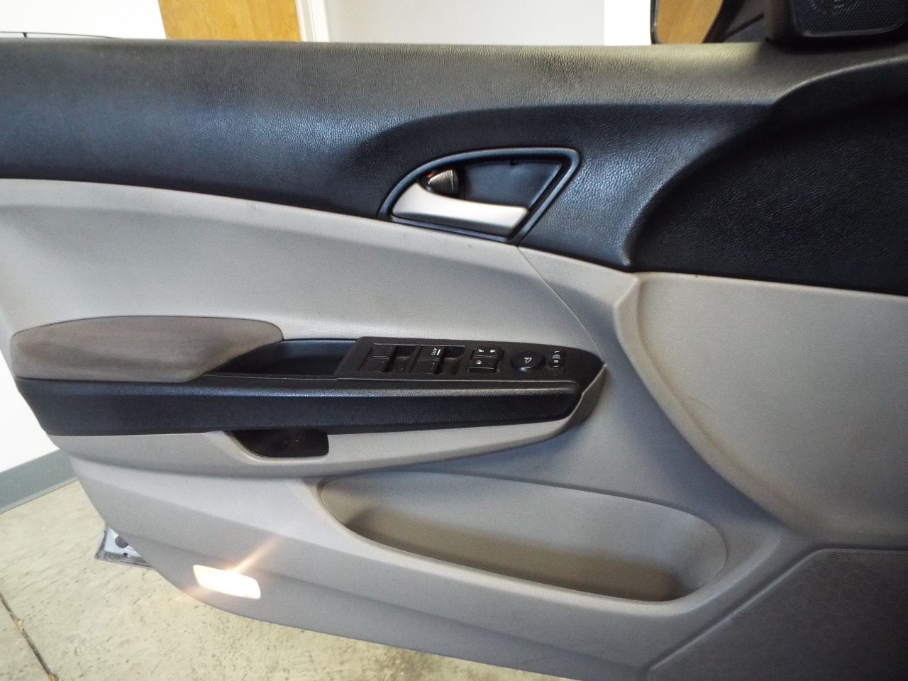 Honda Accord LX sedan AT 2012