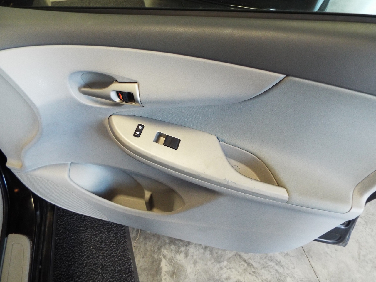 Toyota Corolla LE 4-Speed AT 2010