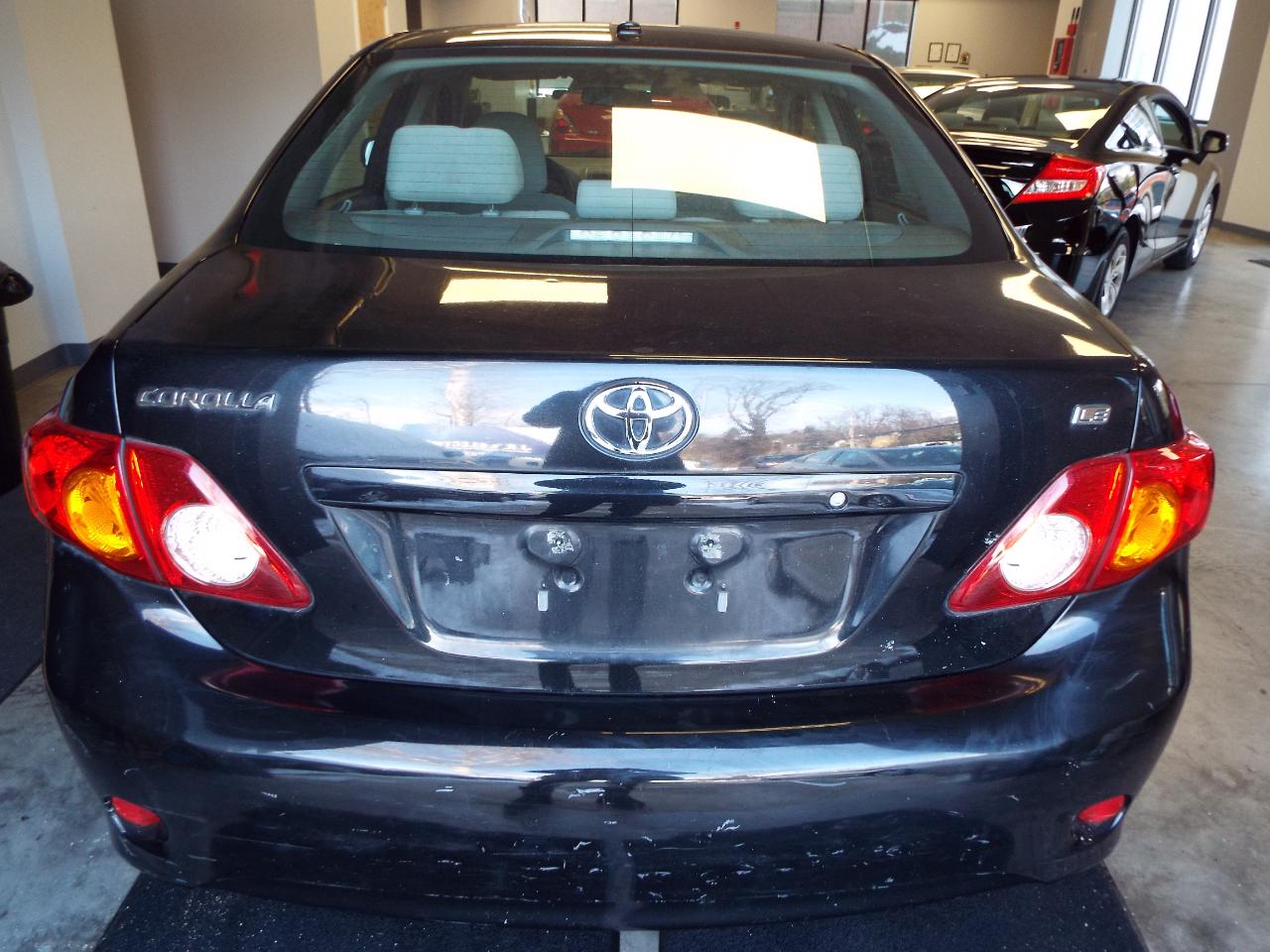 Toyota Corolla LE 4-Speed AT 2010
