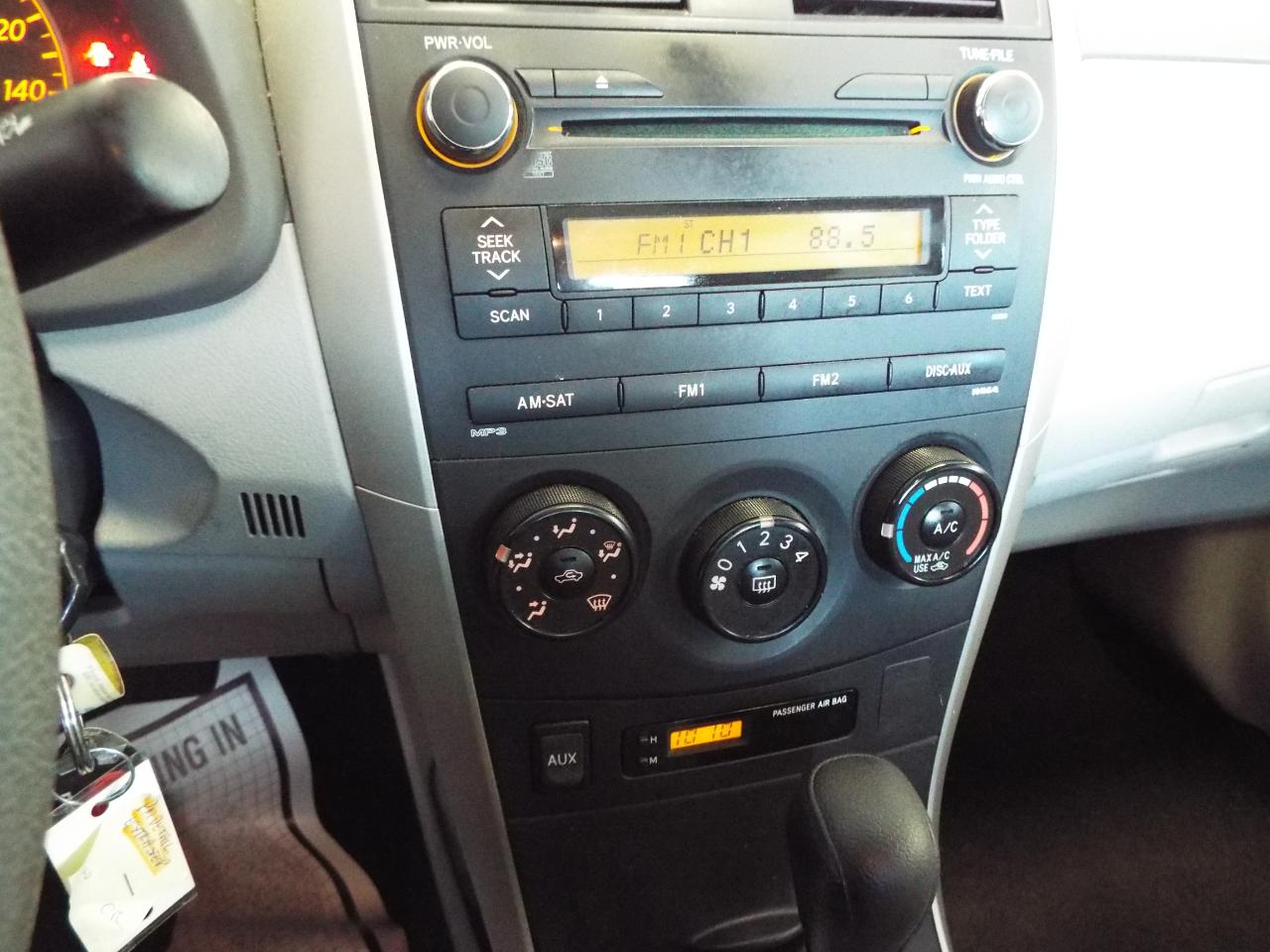 Toyota Corolla LE 4-Speed AT 2010