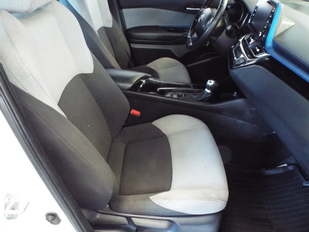 Toyota C-HR XLE 2019