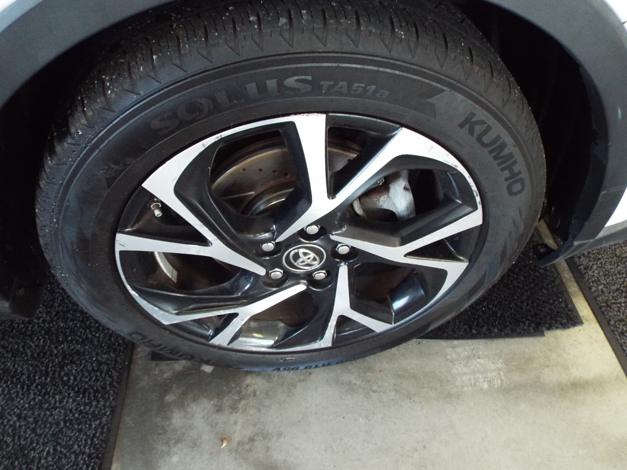 Toyota C-HR XLE 2019