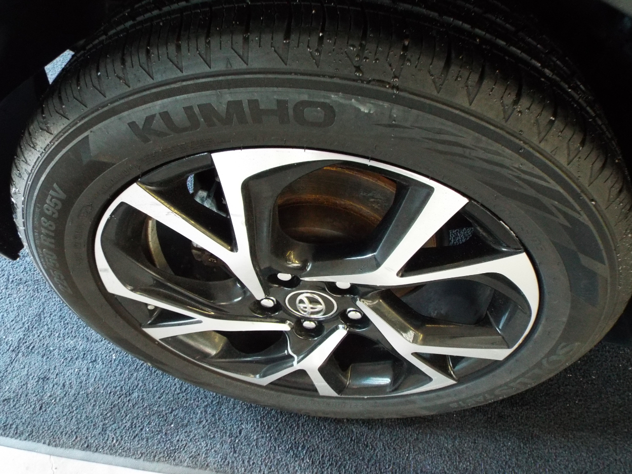 Toyota C-HR XLE 2019