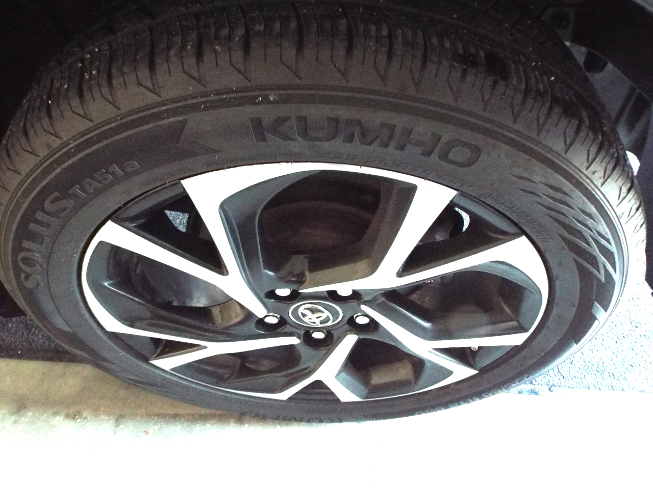 Toyota C-HR XLE 2019