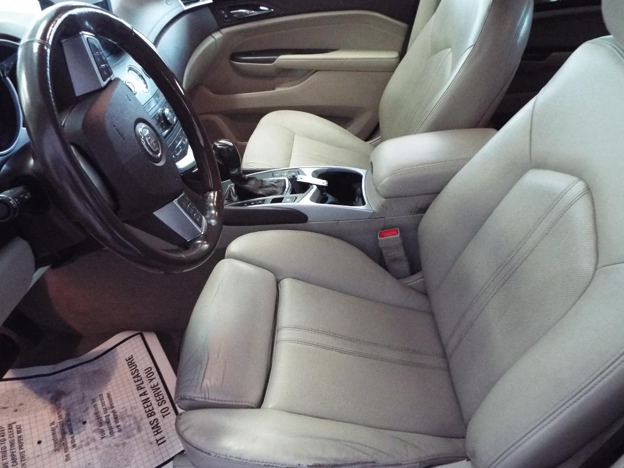 Cadillac SRX Luxury 2012