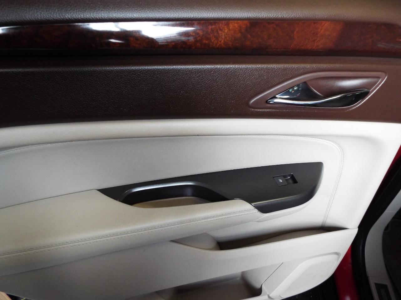 Cadillac SRX Luxury 2012