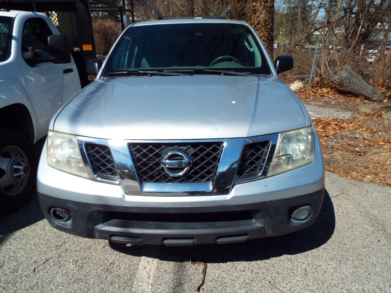 Nissan Frontier S Crew Cab 4WD 2011