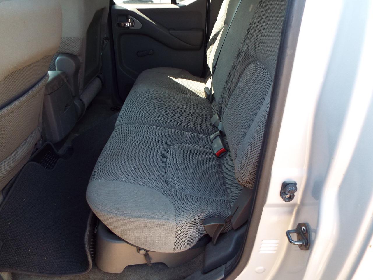 Nissan Frontier S Crew Cab 4WD 2011