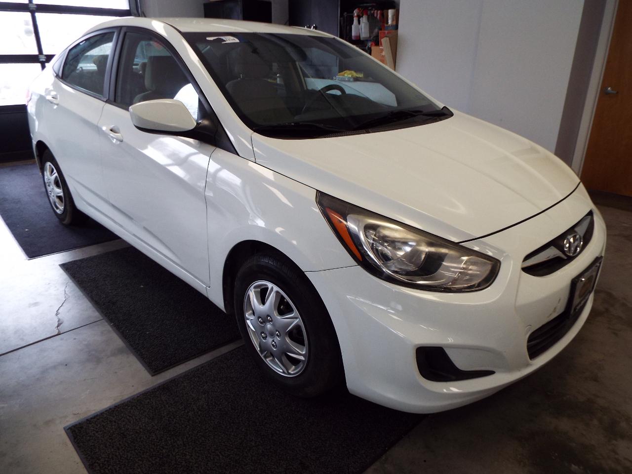 Hyundai Accent GLS 4-Door 2012
