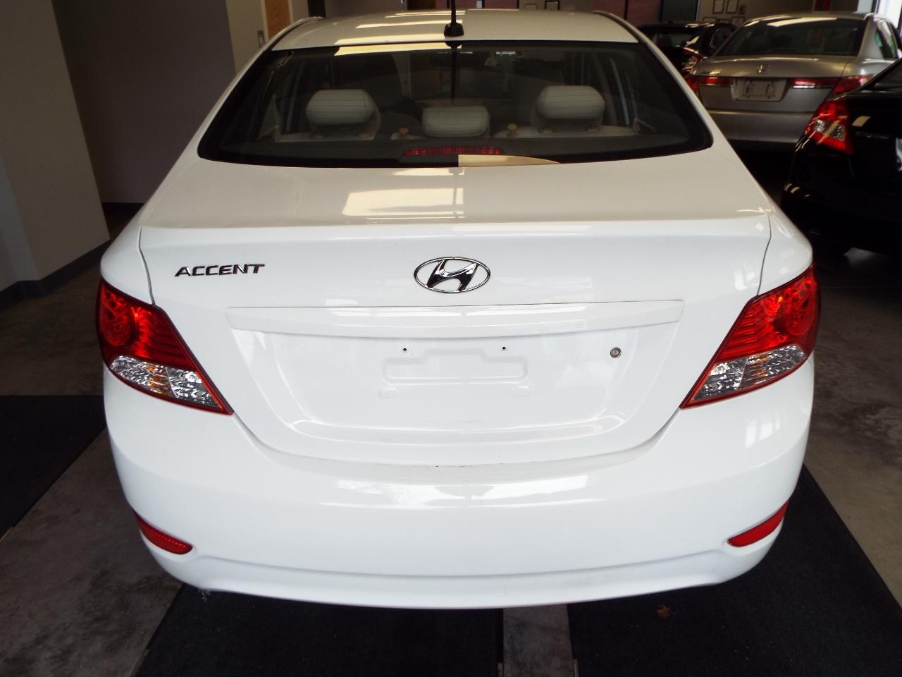 Hyundai Accent GLS 4-Door 2012